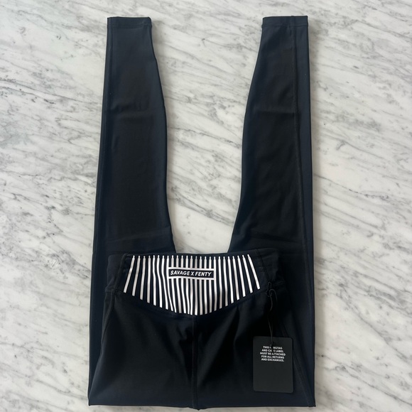NWT $69 Savage X Fenty XCCENTUATE HIGH-WAIST LEGGING Yoga Pants black Caviar XS - Picture 5 of 10